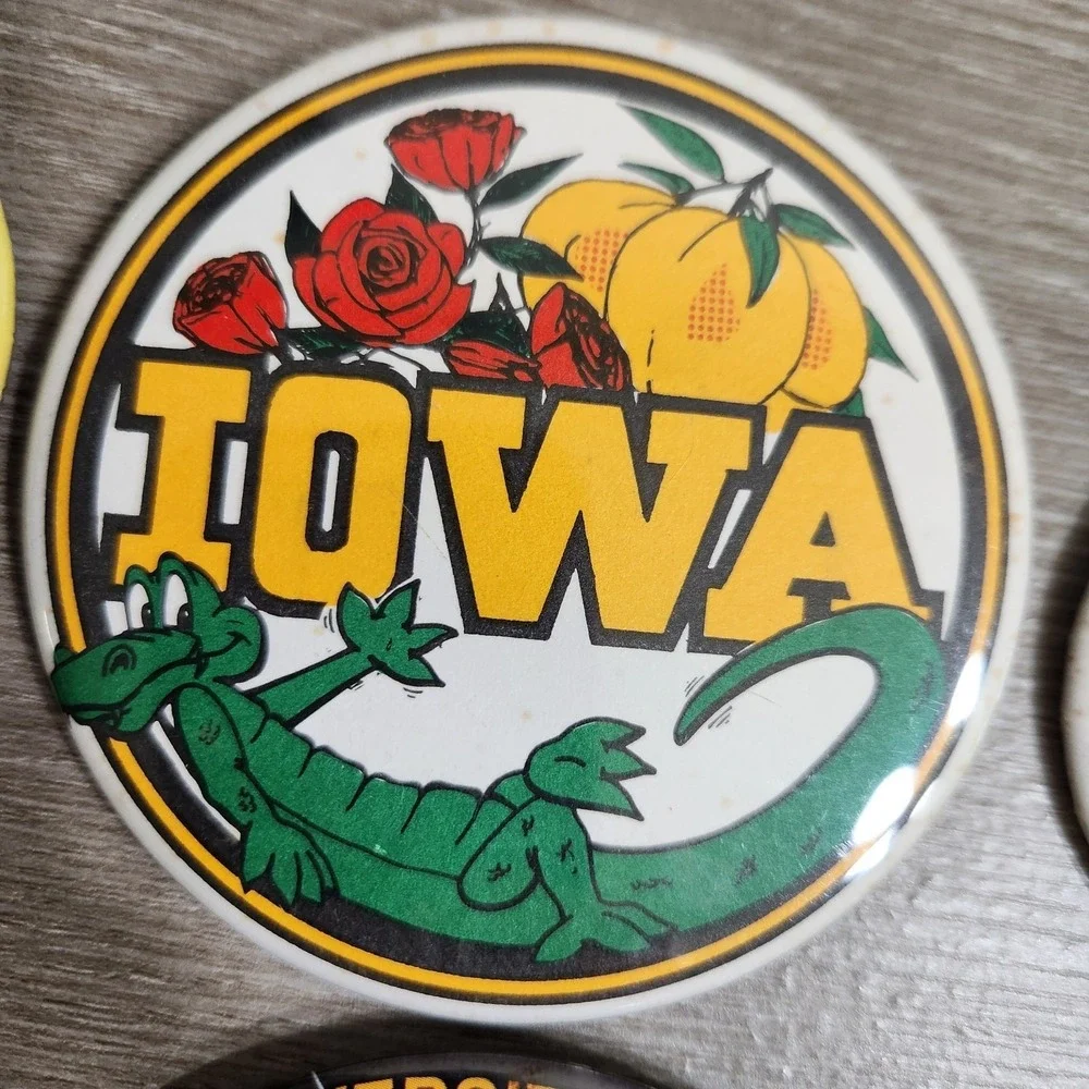 Vtg 80s 90s University of Iowa Hawkeyes Buttons/Pins 7 Pcs,Peach Bowl Gator Rose